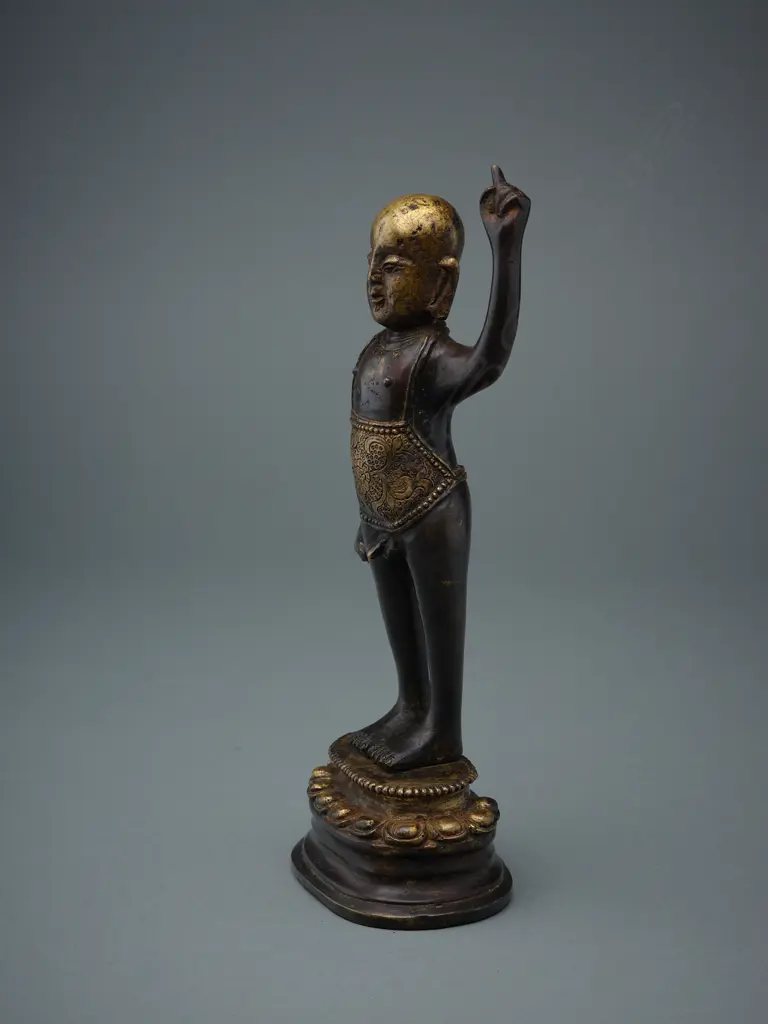 Chinese bronze infant Buddha figure, Image 1++